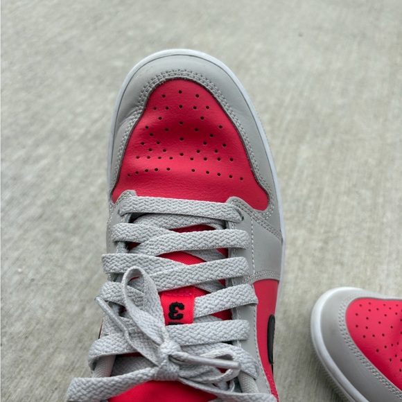 Nike Air Jordan 1 Low GS Gray Pink Black Sneakers Youth Size 7 - Picture 3 of 9